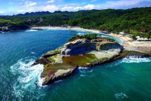 7 Wisata Pantai Eksotis Di Jawa Timur Indonesia, Wajib Dikunjungi!