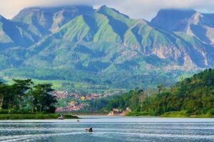 Menikmati Keindahan Waduk Selorejo di Ngantang