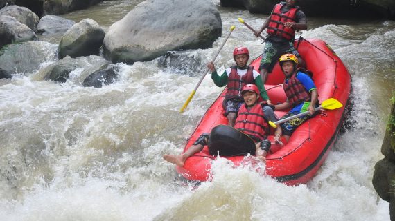 Petualangan Arung Jeram Unik di Batu Malang: Lebih dari Sekadar Jeram