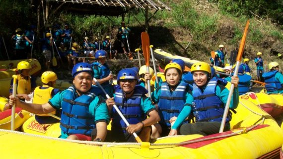 Mengurangi Sungai Brantas dengan Songa Rafting di Malang