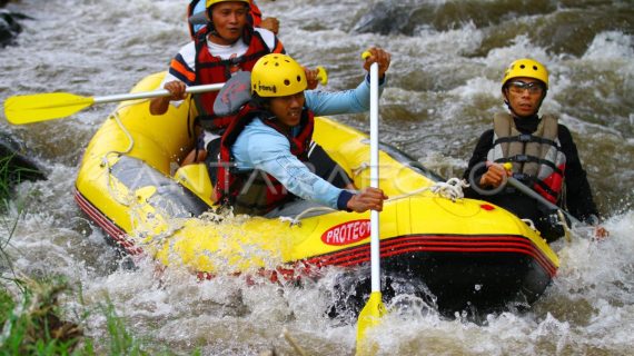 Menjelajahi Keindahan Tersembunyi: Pengalaman Rafting Tak Terlupakan di Pujon, Batu, Malang