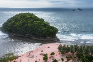 Wisata Pantai Tanjung Penyu di Malang
