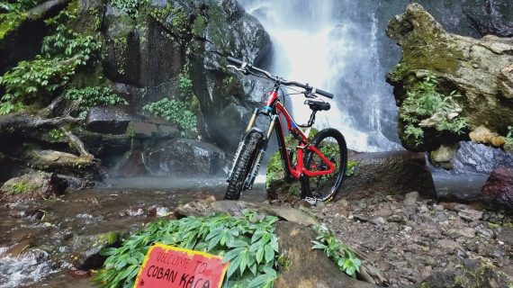 Coban Kaca, Air Terjun Alami di Malang