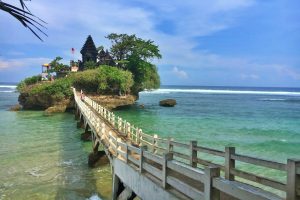 Pantai Balekambang di Malang