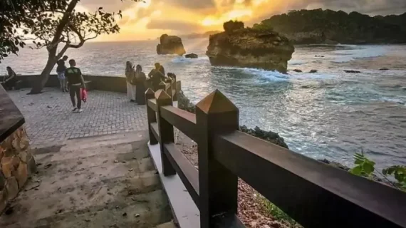 Wisata Pantai Ngliyep Malang, Pesona Pantai Eksotis dengan Pemandangan Alam yang Memukau